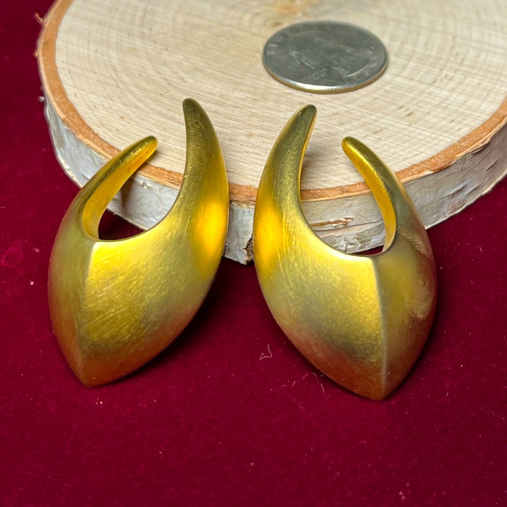 VTG| Givenchy 80’s Earrings ✨
